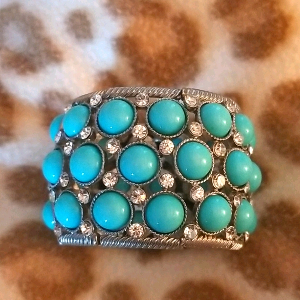 Chic turquoise and rhinestone bracelet
